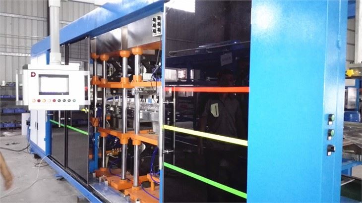 Fully Automatic Vacuum Forming Machine Fully Automatic Vacuum Forming Machine